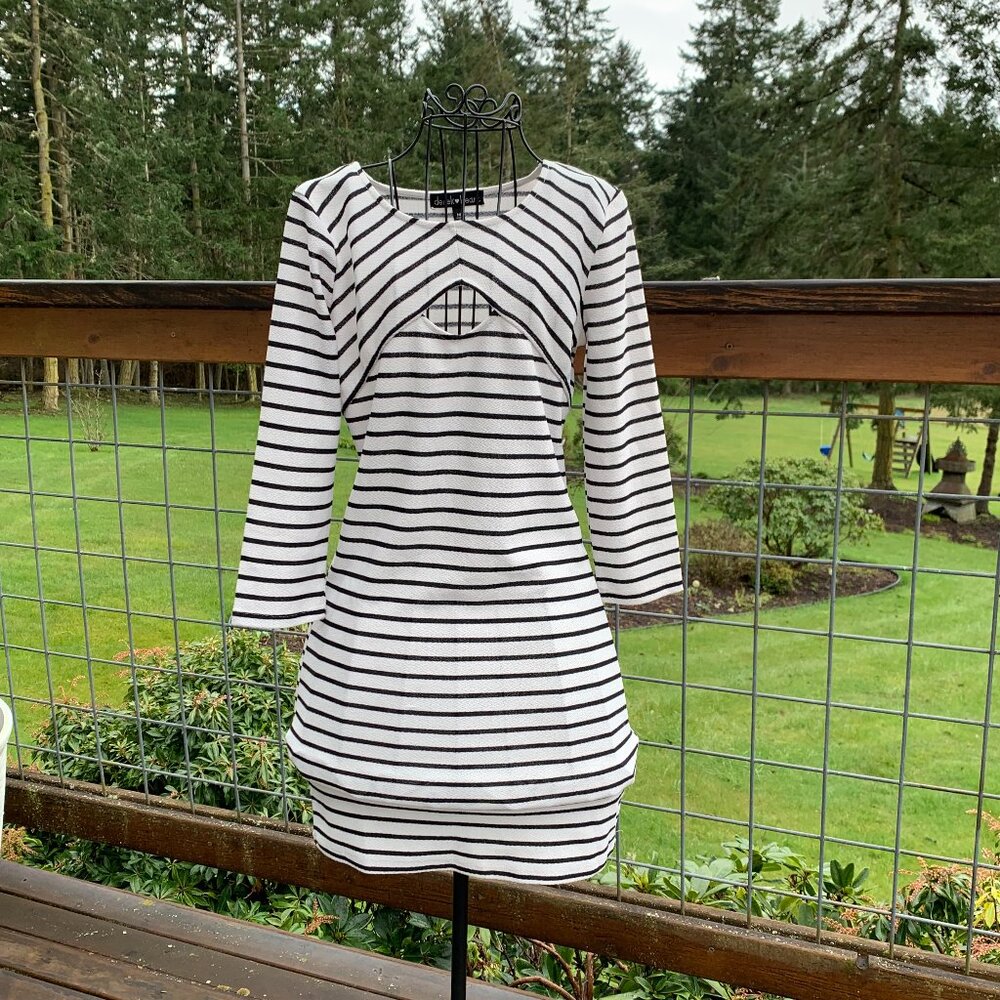 Derek Heart Women's size Medium  White & Black Striped 3/4 Sleeve Dress